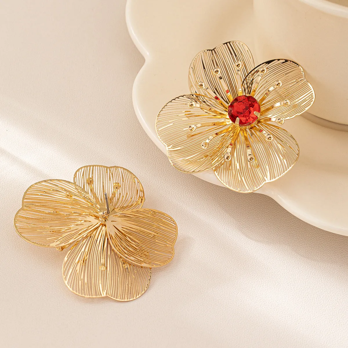 Wholesale 1 Pair French Retro High-end Retro Flower Earrings Daily Commute Valentine's Day Gift