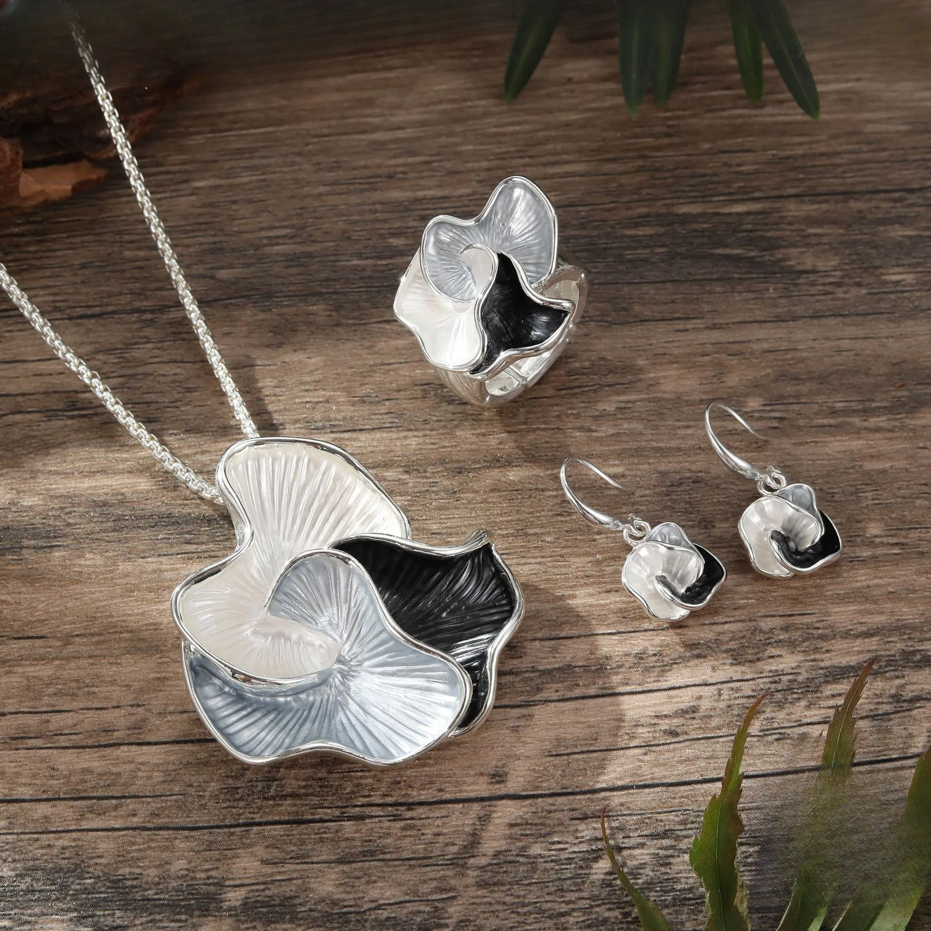 Wholesale 3pcs New Color Painting Oil Geometric Petal Stud Earrings Pendant Set