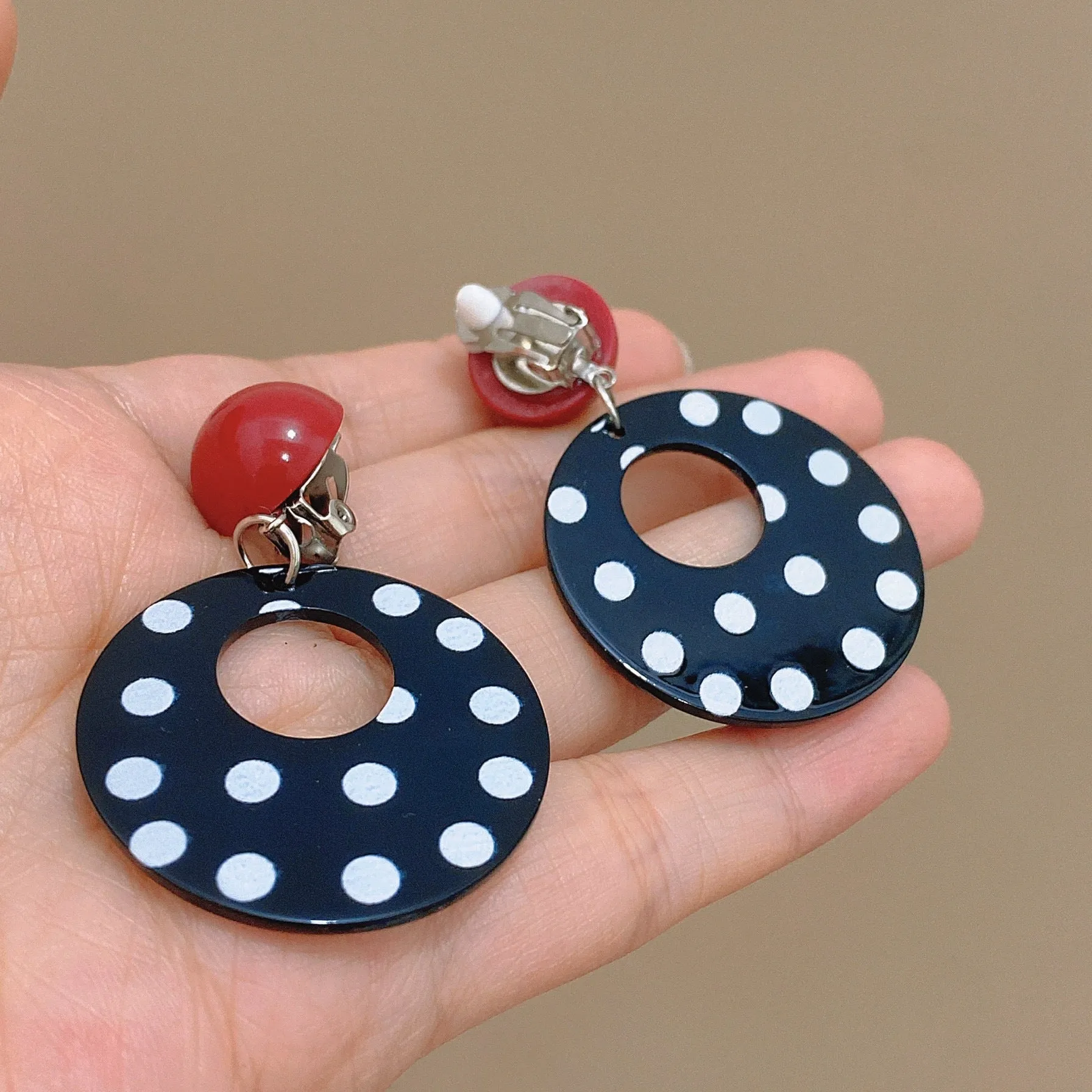 Wholesale 80s retro Hong Kong style earrings