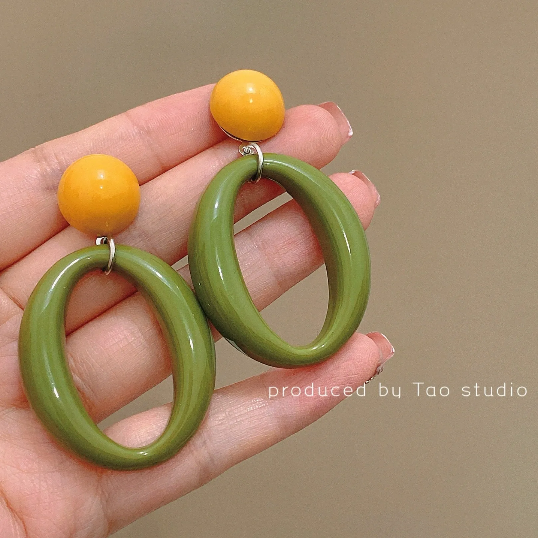 Wholesale 80s retro Hong Kong style earrings