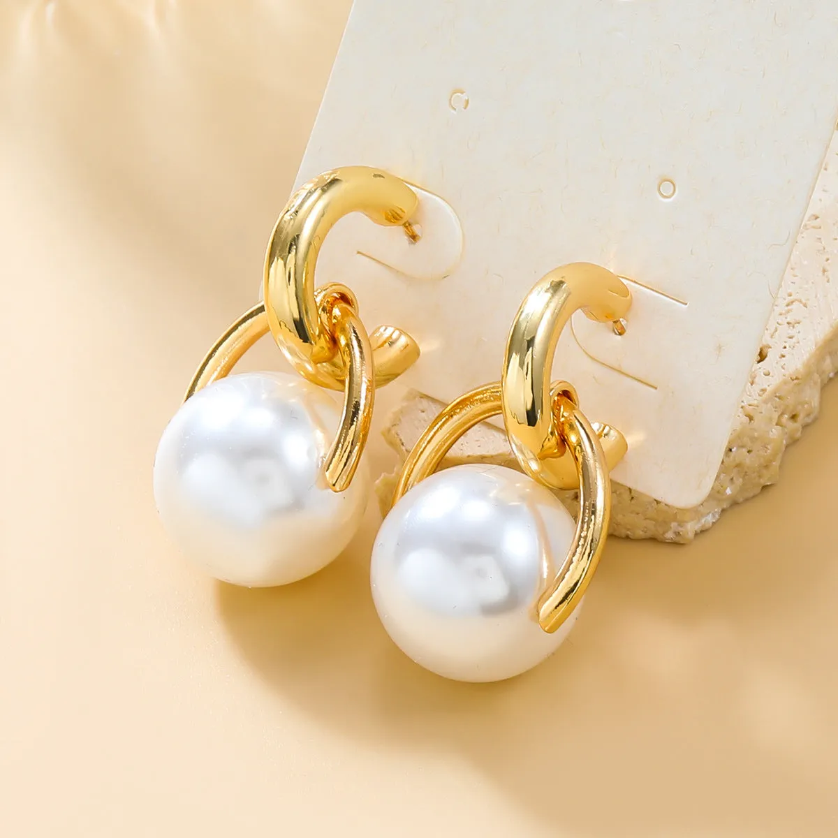 Wholesale Autumn and winter earrings spherical imitation pearl earrings girl heart alloy retro earrings jewelry