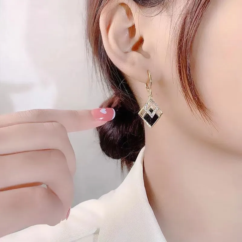 Wholesale Black diamond earrings light luxury personality geometric ear buckles