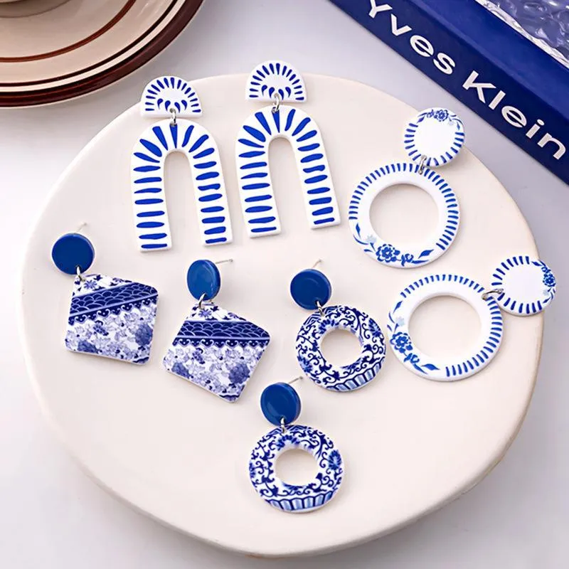 Wholesale blue and white porcelain fragment retro acrylic blue elegant geometric earrings
