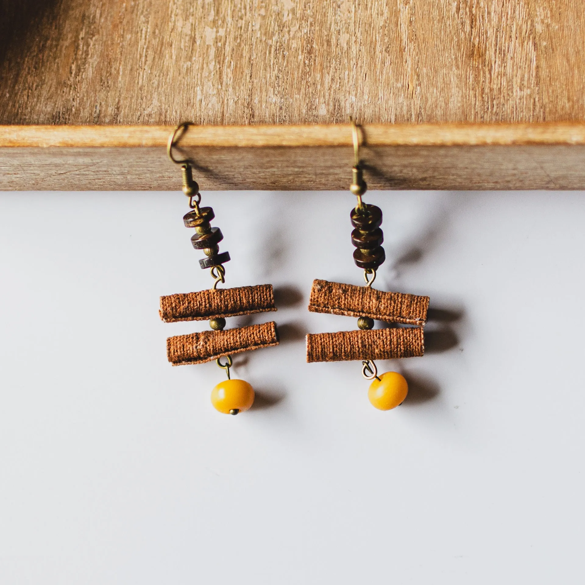 Wholesale Chinese handmade jewelry, plant dyed persimmon dyed niche design earrings