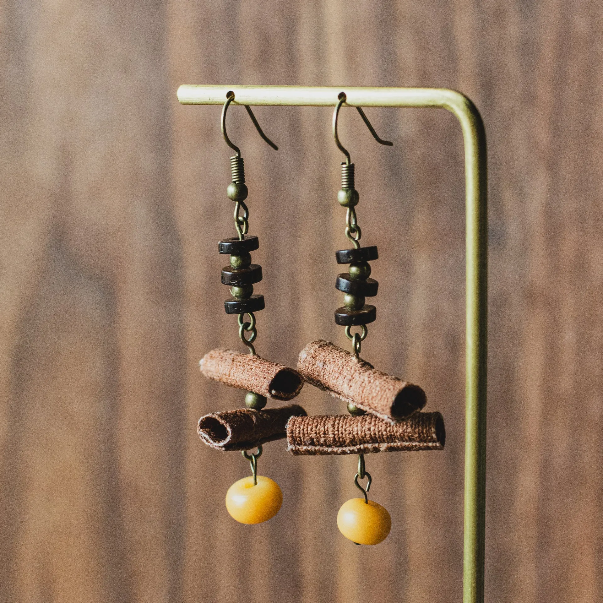 Wholesale Chinese handmade jewelry, plant dyed persimmon dyed niche design earrings