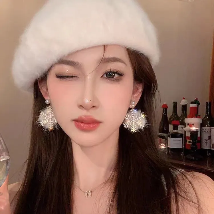 Wholesale Christmas non-pierced pearl exaggerated snowflake ear clips
