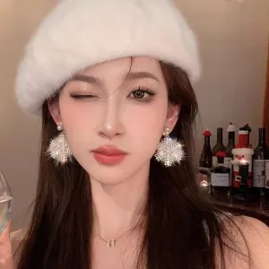 Wholesale Christmas non-pierced pearl exaggerated snowflake ear clips