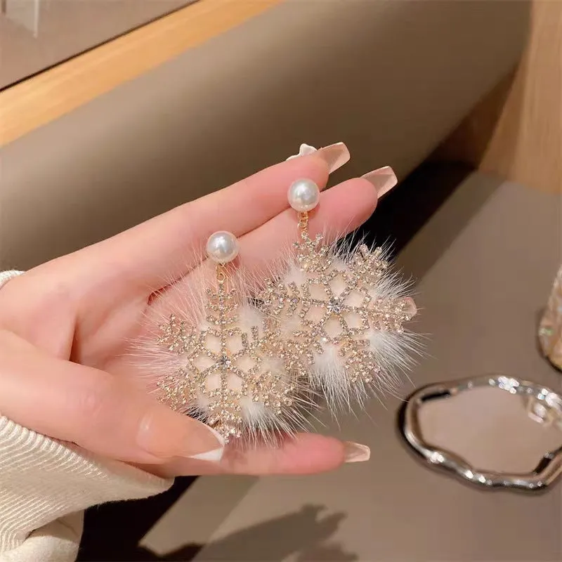 Wholesale Christmas non-pierced pearl exaggerated snowflake ear clips