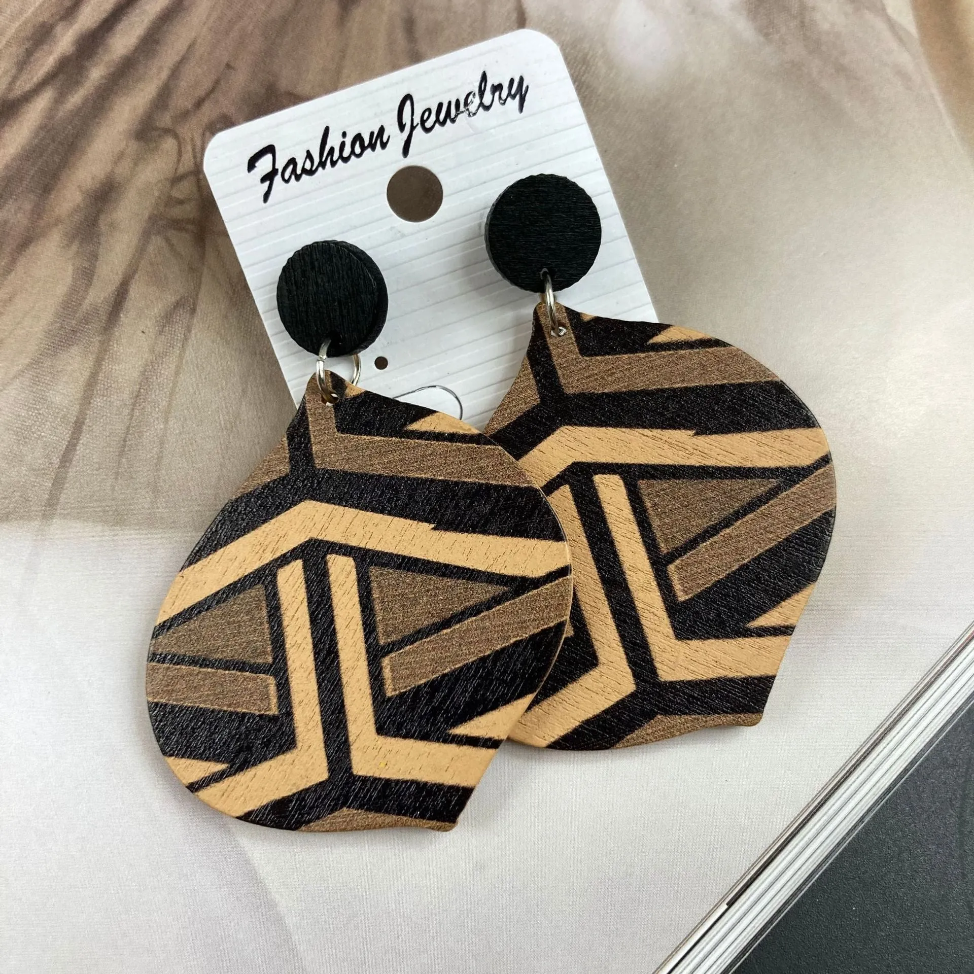 Wholesale Ethnic Style Retro Streamline Pattern Leaf Shape Long Earrings