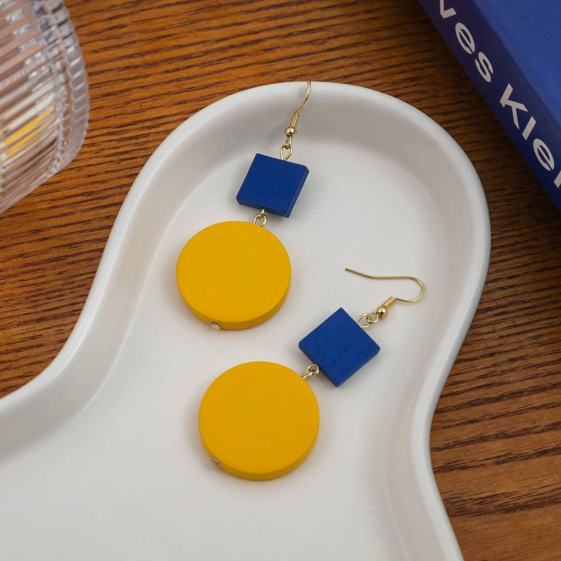 Wholesale fresh contrast color wooden earrings simple geometric round lemon yellow earrings square earrings