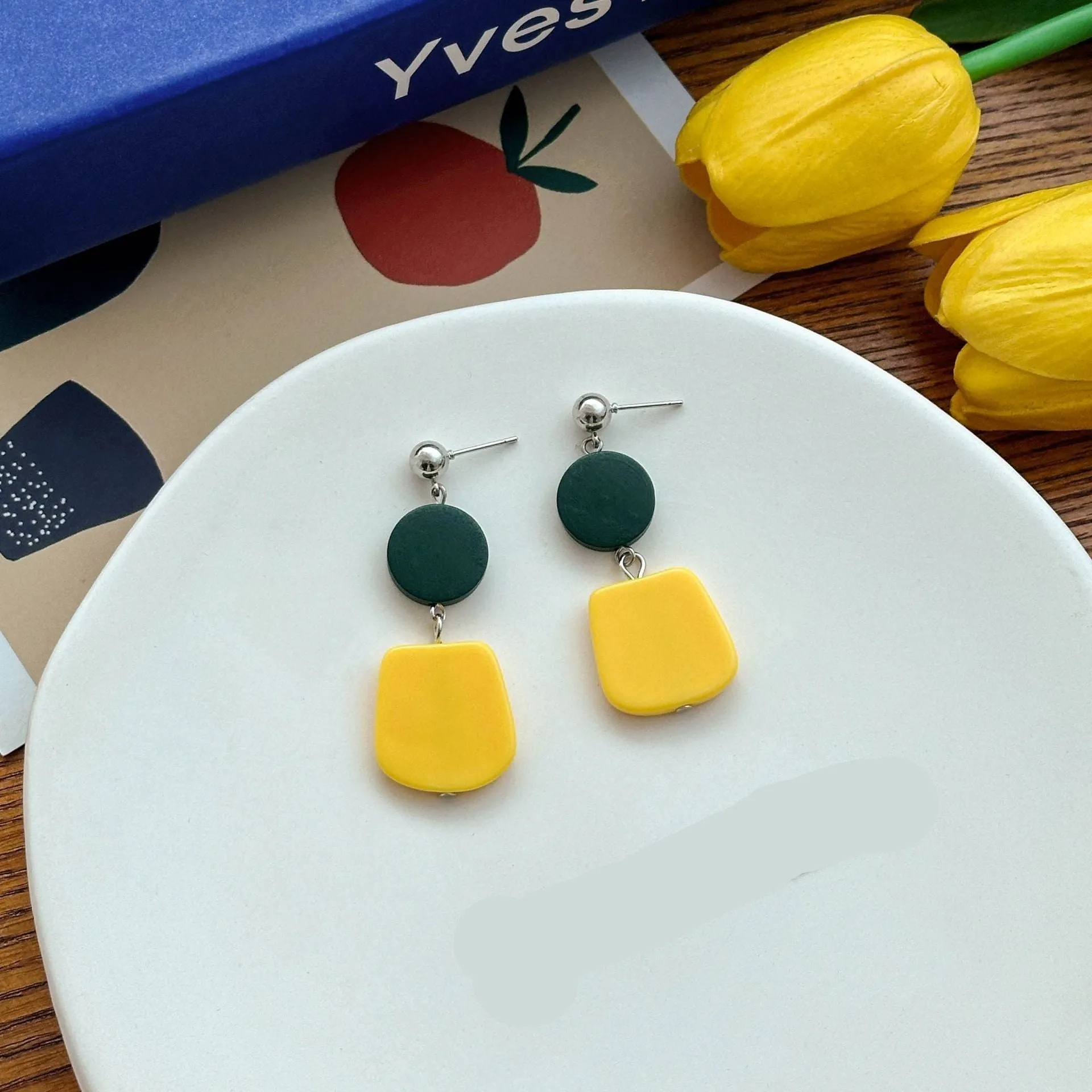Wholesale fresh contrast color wooden earrings simple geometric round lemon yellow earrings square earrings