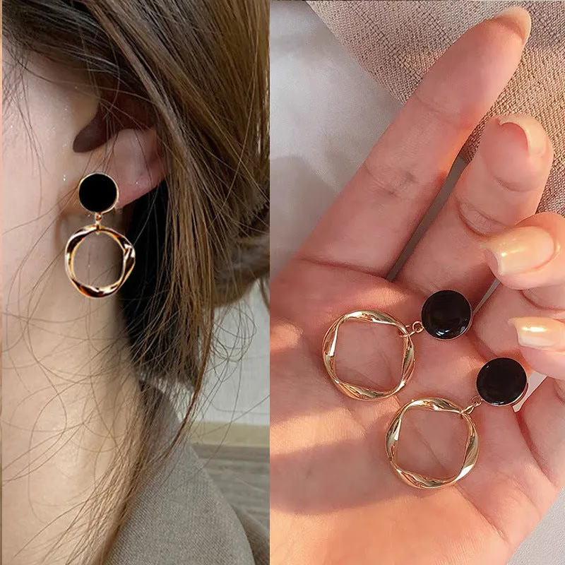 Wholesale Geometric oval high-end cool style earrings