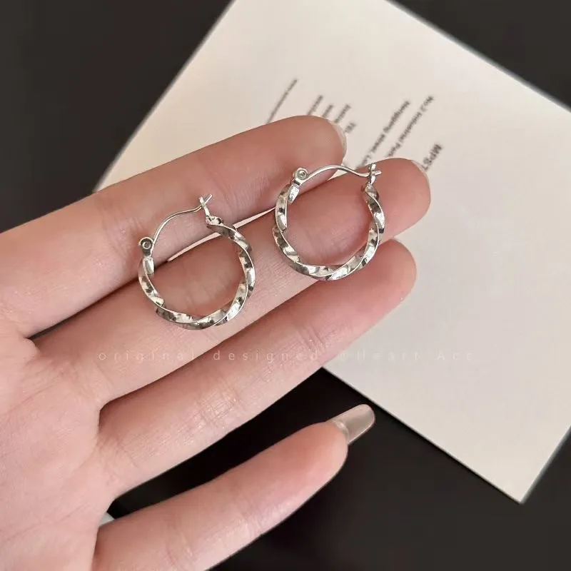 Wholesale Geometric oval high-end cool style earrings