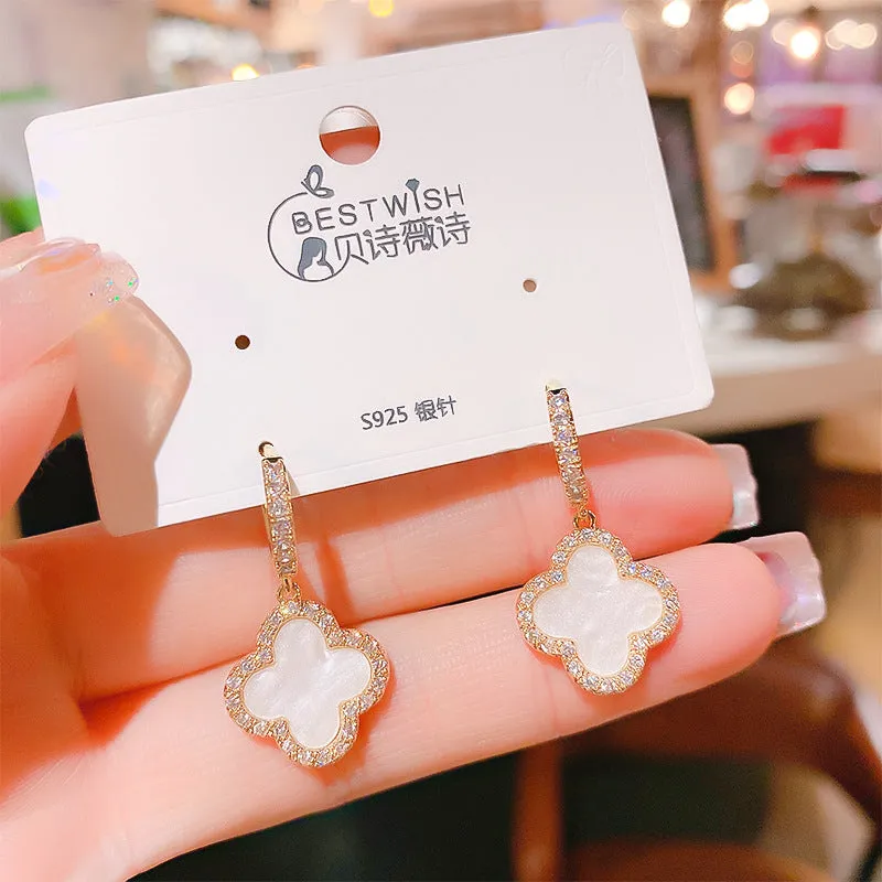 Wholesale Gold-plated Micro-inlaid Zircon  Fashionable  Ear Drop OLY Exclusive