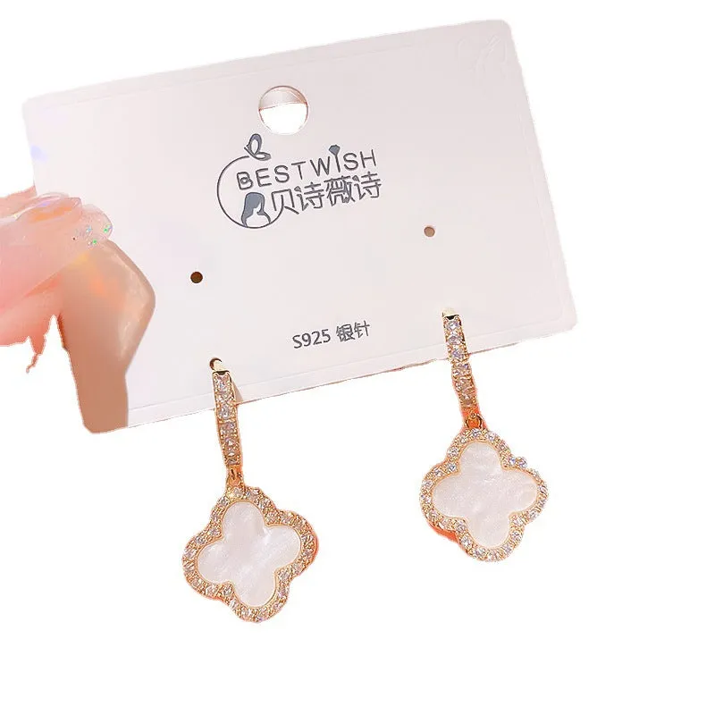 Wholesale Gold-plated Micro-inlaid Zircon  Fashionable  Ear Drop OLY Exclusive