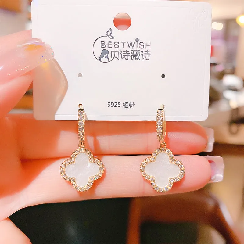 Wholesale Gold-plated Micro-inlaid Zircon  Fashionable  Ear Drop OLY Exclusive
