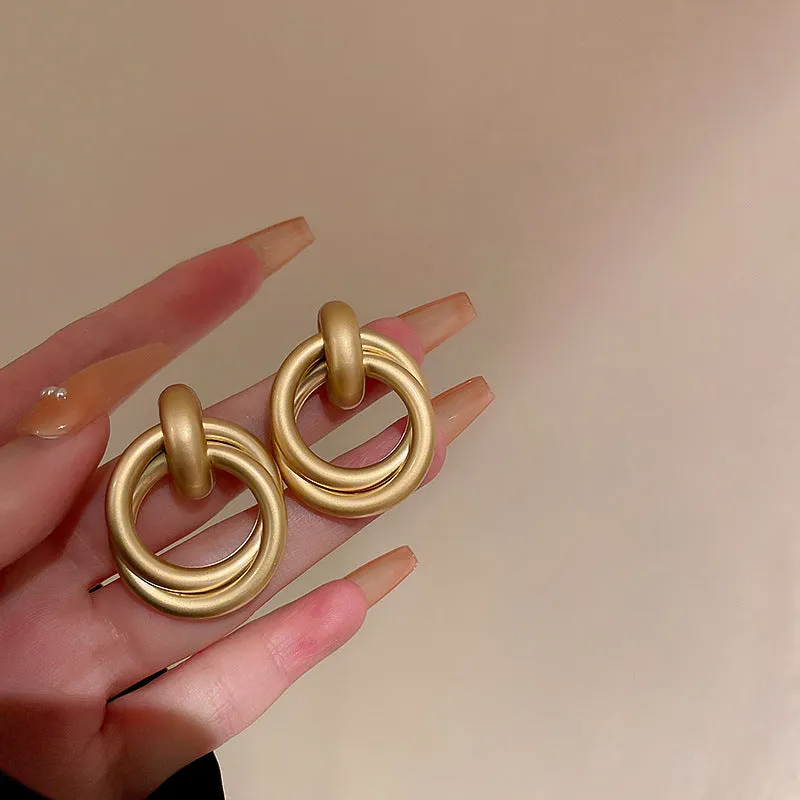 Wholesale light luxury alloy silver needle earrings