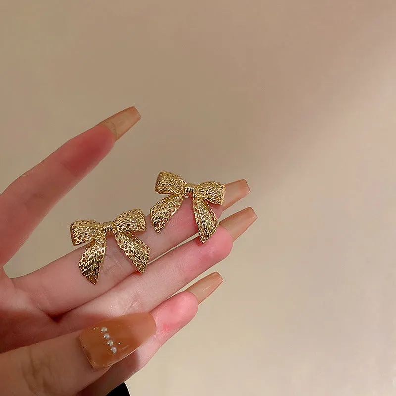Wholesale light luxury alloy silver needle earrings