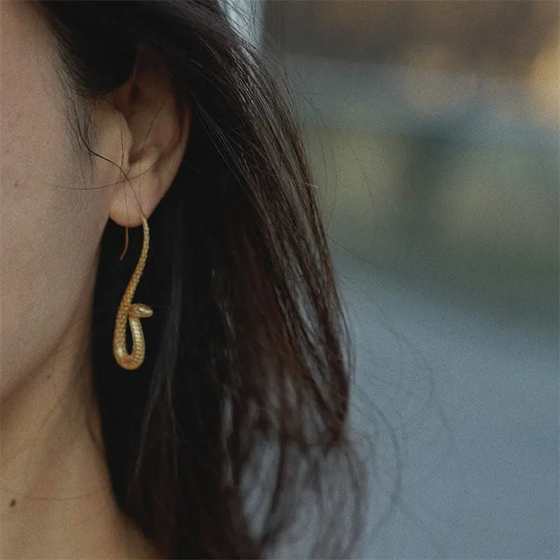 Wholesale  Personality Exaggerated Earrings Zodiac King Cobra Design Electroplated Gold Ladies Ear Hook Zodiac Gift