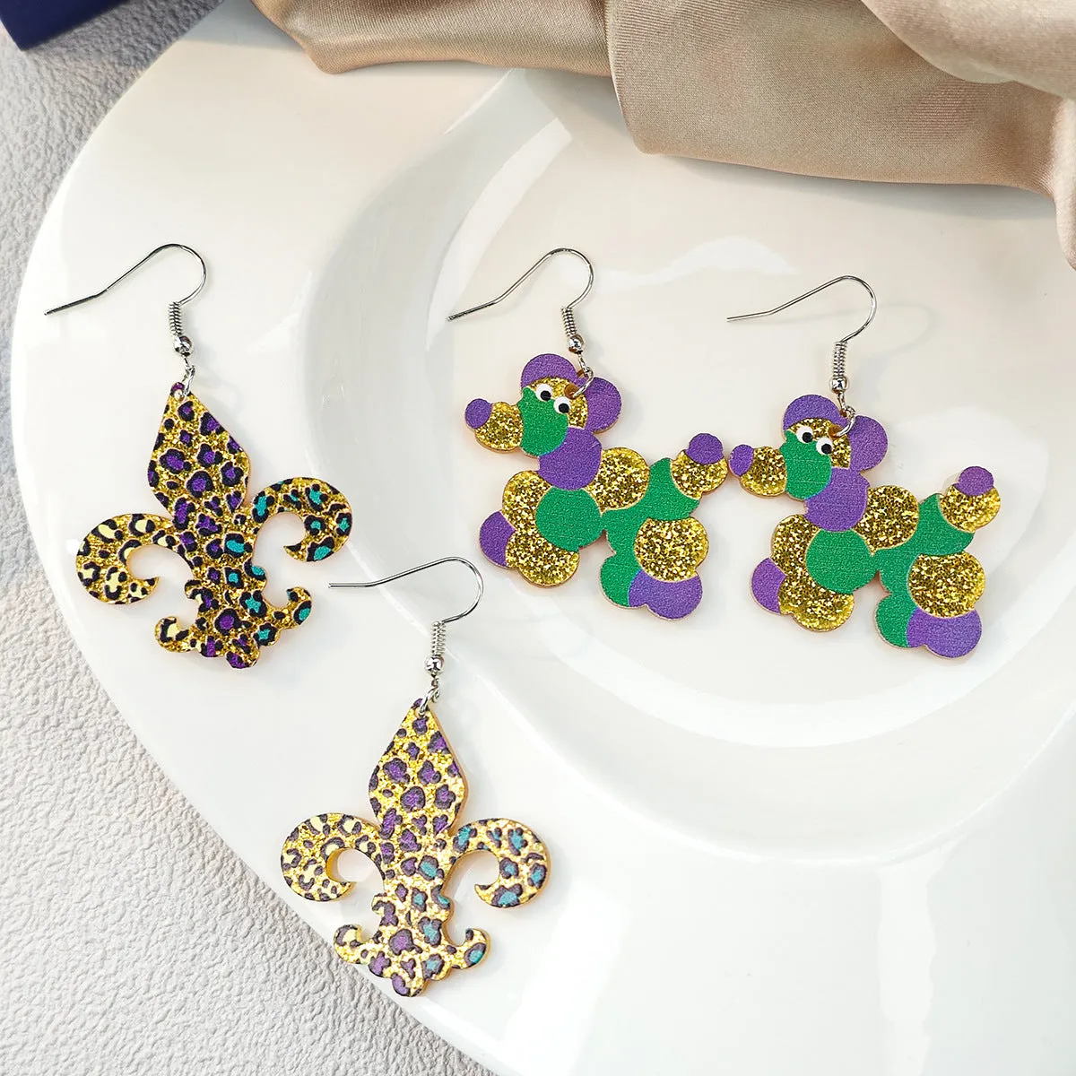 Wholesale Retro Color Contrast Sequin Acrylic Carnival Creative Personalized Three-color Puppy Earrings