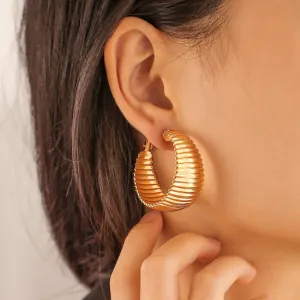 Wholesale Retro Exaggerated Gear Pattern C-Shaped Earrings