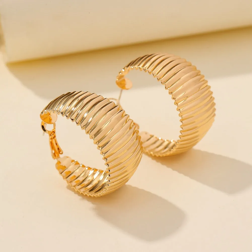 Wholesale Retro Exaggerated Gear Pattern C-Shaped Earrings