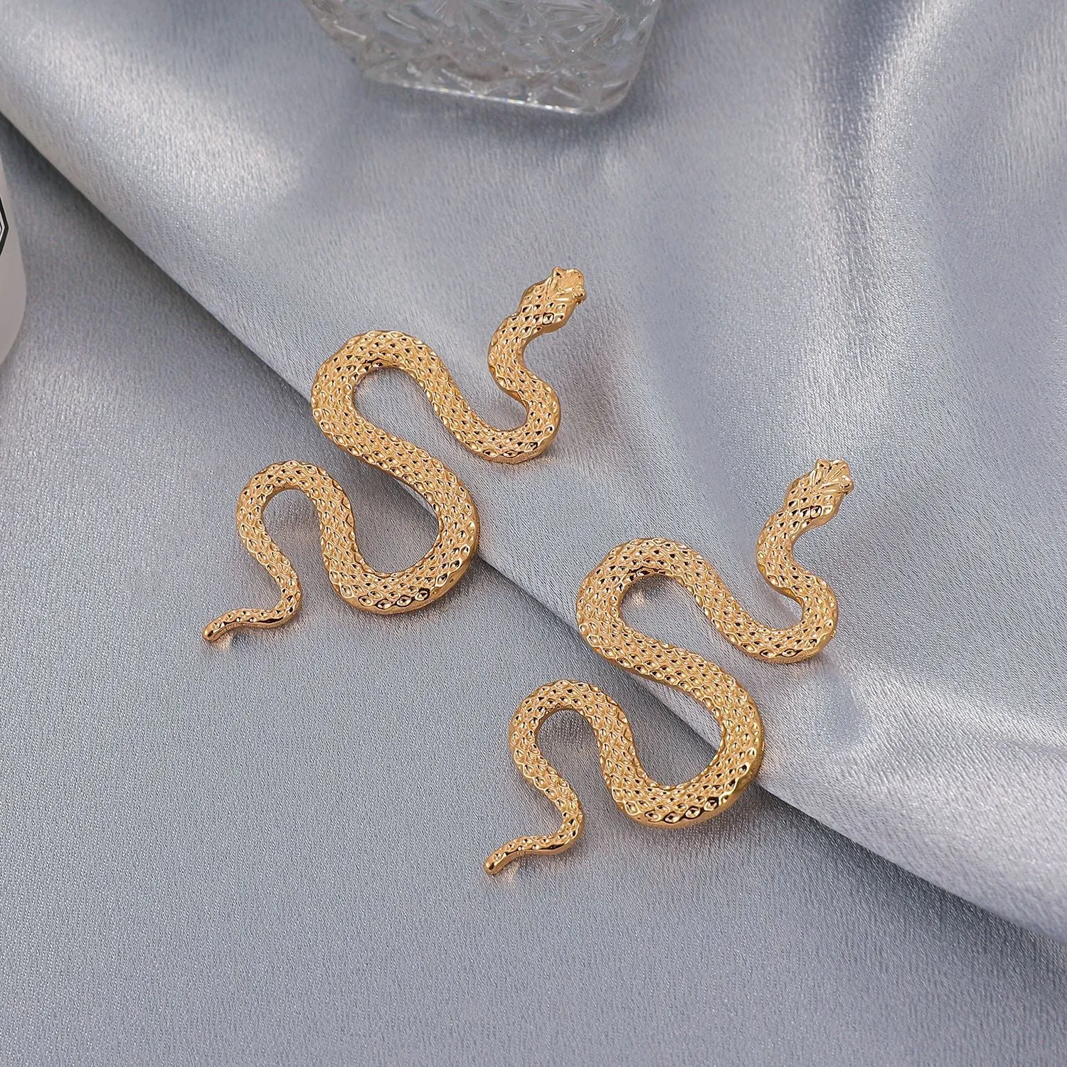 Wholesale Retro Exaggerated Snake Punk Geometric Alloy Carved Animal Snake Earrings