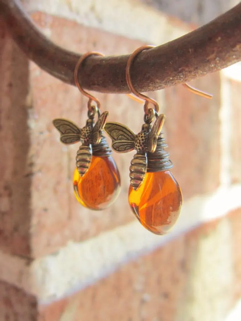 Wholesale retro small bee water drop earrings popular water drop Amber exaggerated earrings jewelry