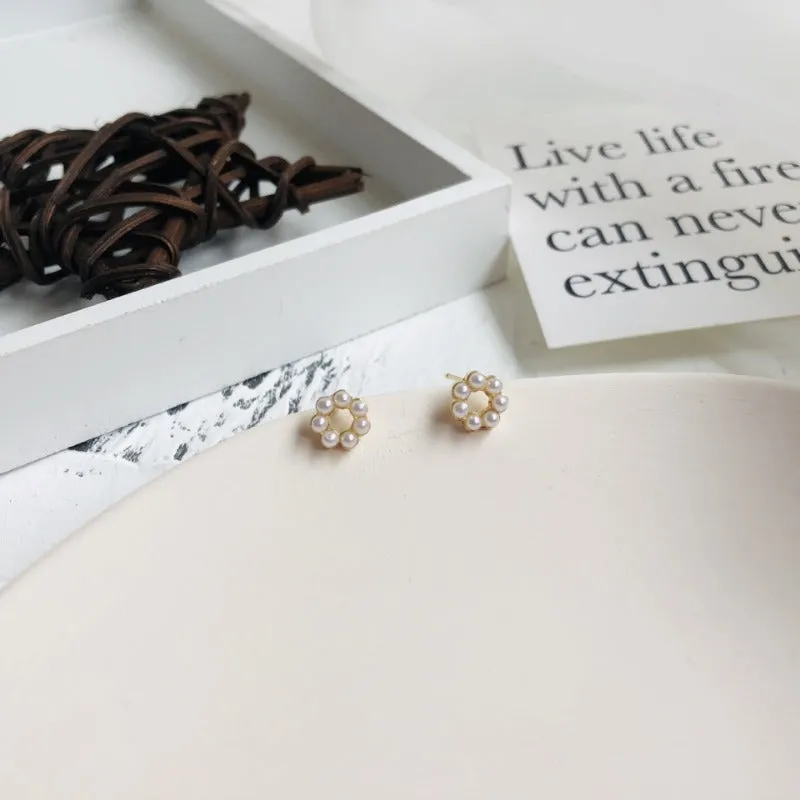 Wholesale S925 Silver Needle Geometric Circle Pearl Charm Gentle Personality Small and Versatile Earrings