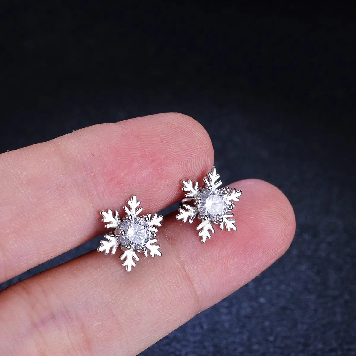 Wholesale S925 Sterling Silver Platinum Plated Snowflake Six-Claw Simple Elegant Earrings Advanced Design Sense Valentine's Day Gift for Girlfriend