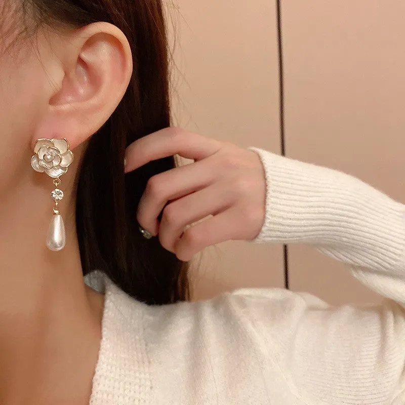 Wholesale Silver Needle Temperament Retro Pearl Camellia Earrings