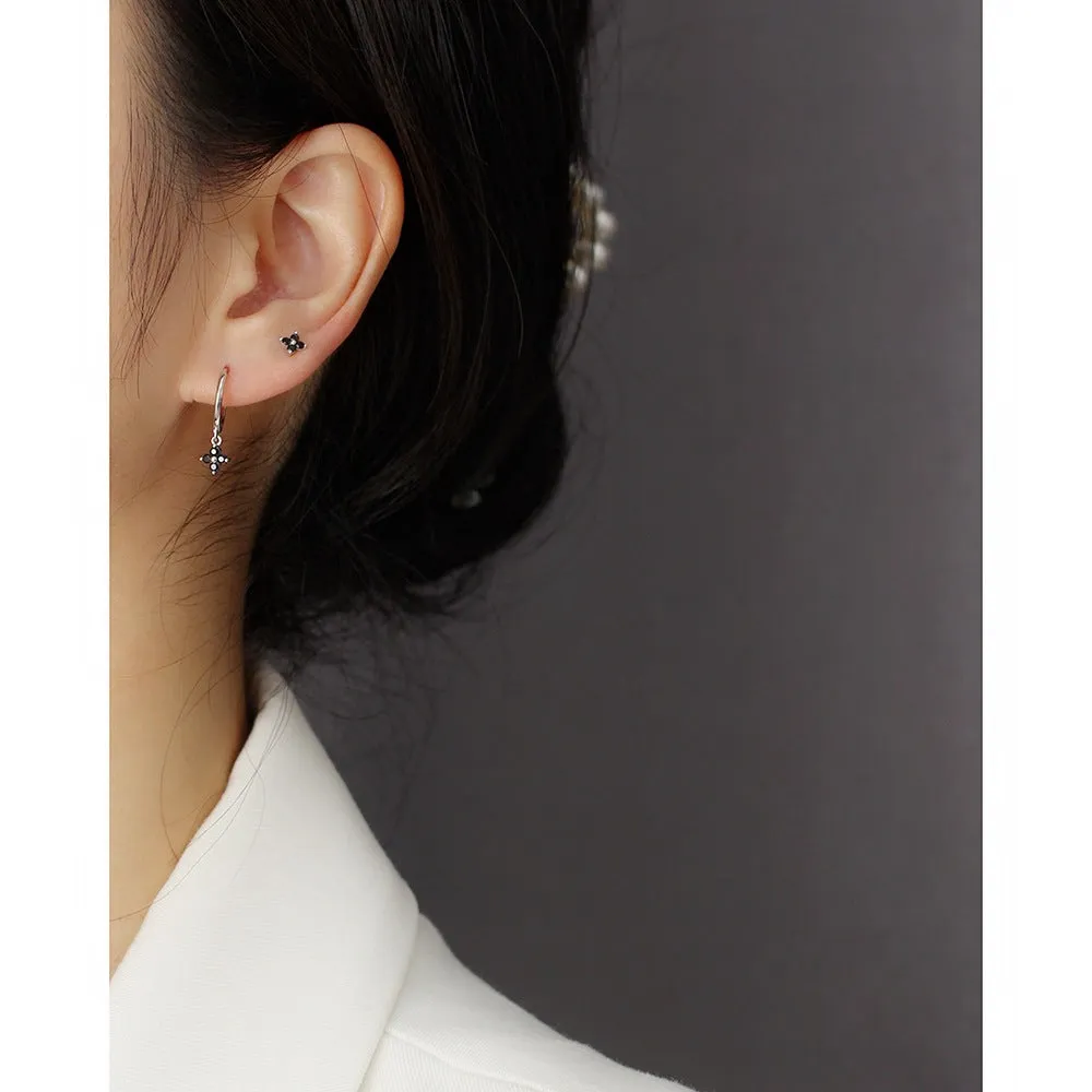 Wholesale Simple Diamond S925 Silver Four-leaf Flower Sweet Small Colorful Flower Earrings