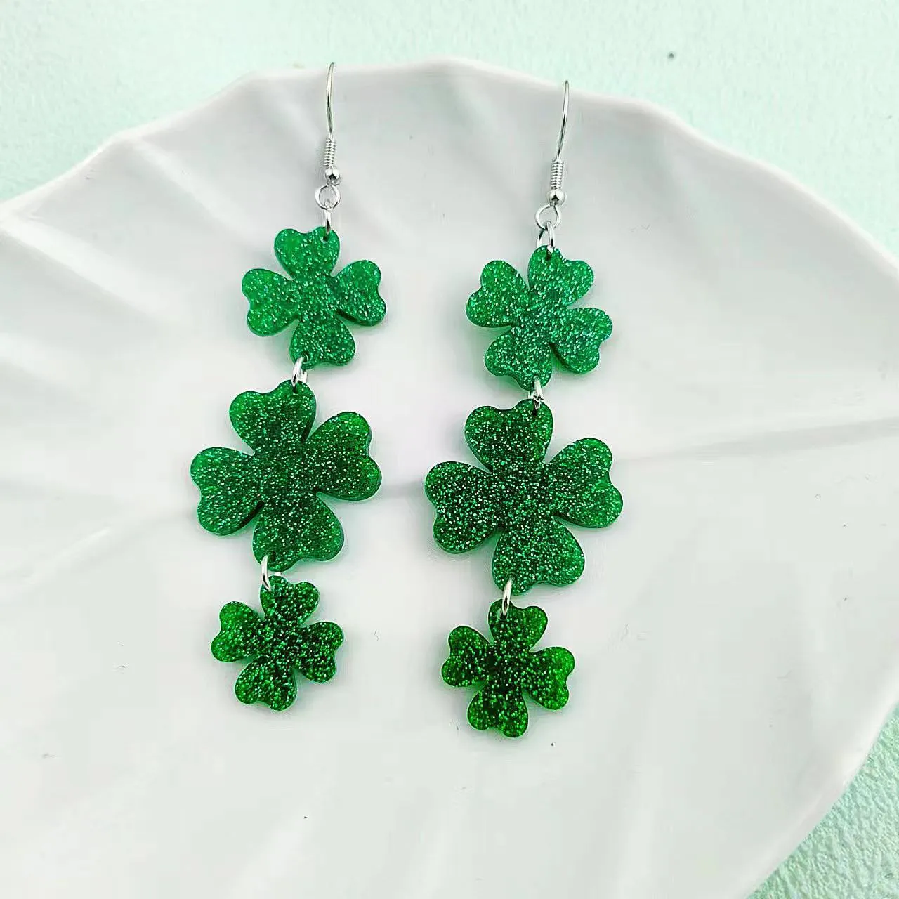Wholesale St Patrick's Day earrings Carnival personalized all-match Green acrylic glitter four-leaf clover lucky grass earrings