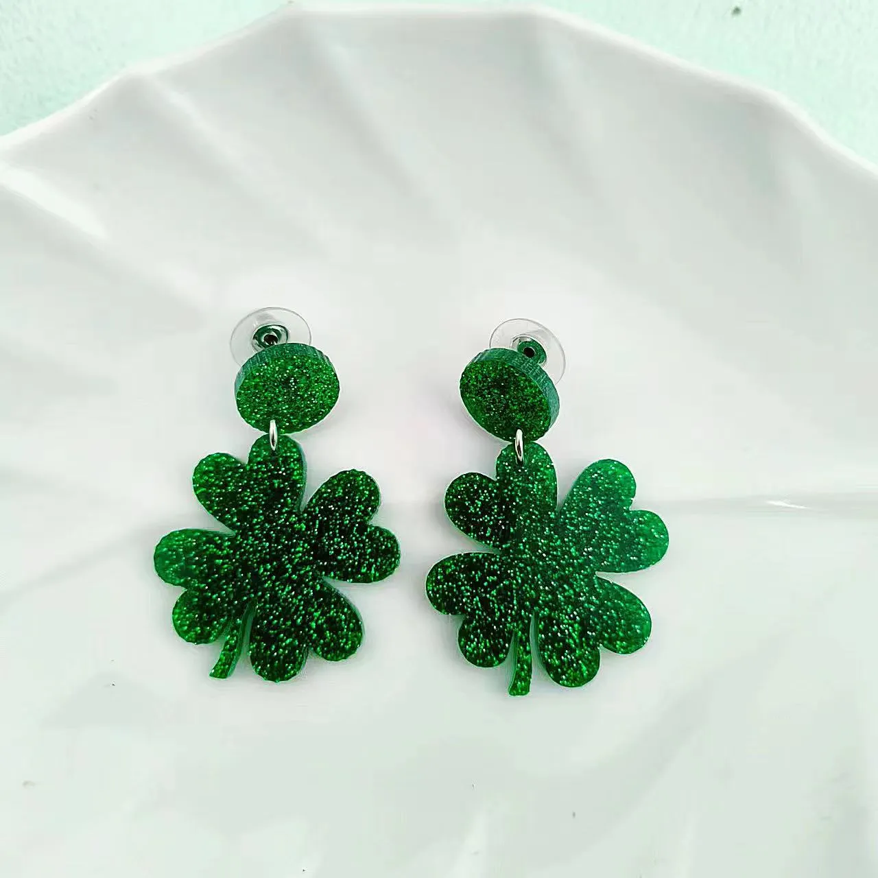 Wholesale St Patrick's Day earrings Carnival personalized all-match Green acrylic glitter four-leaf clover lucky grass earrings
