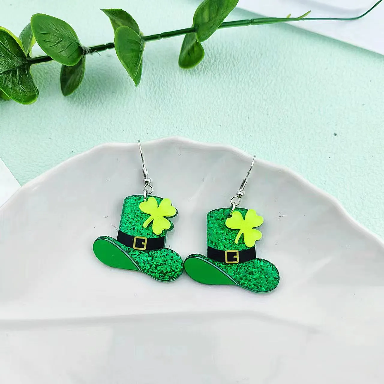 Wholesale St Patrick's Day earrings Carnival personalized all-match Green acrylic glitter four-leaf clover lucky grass earrings