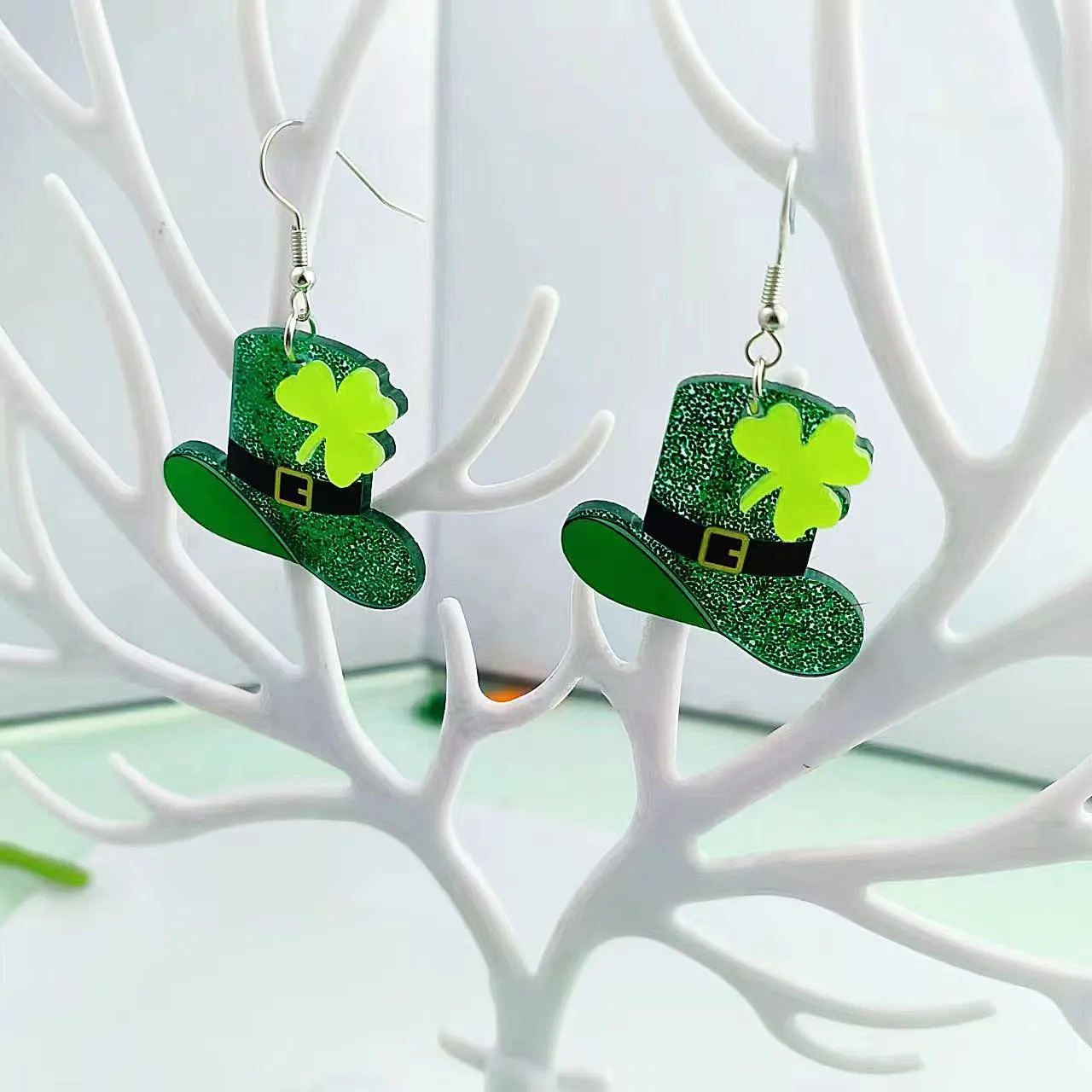 Wholesale St Patrick's Day earrings Carnival personalized all-match Green acrylic glitter four-leaf clover lucky grass earrings
