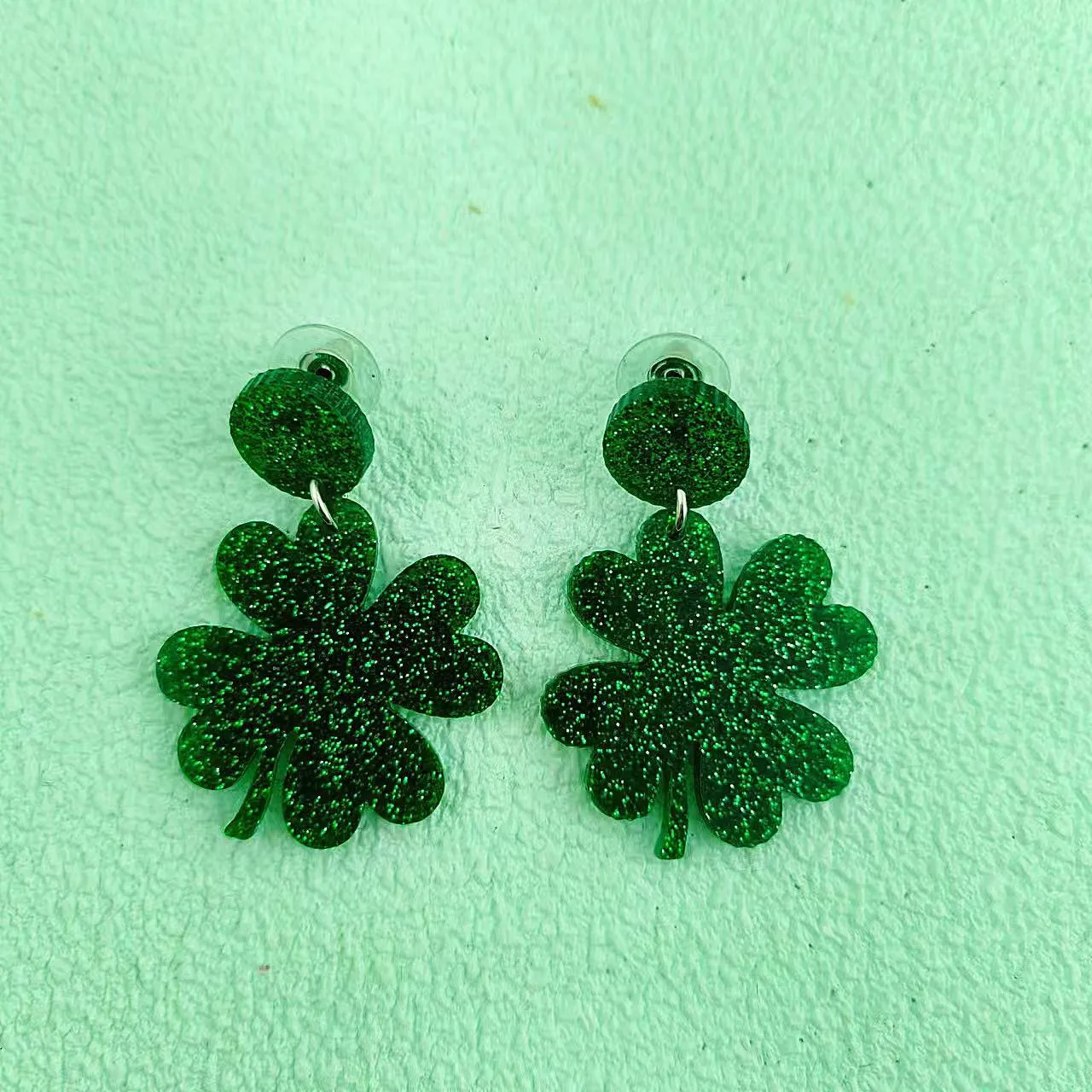 Wholesale St Patrick's Day earrings Carnival personalized all-match Green acrylic glitter four-leaf clover lucky grass earrings