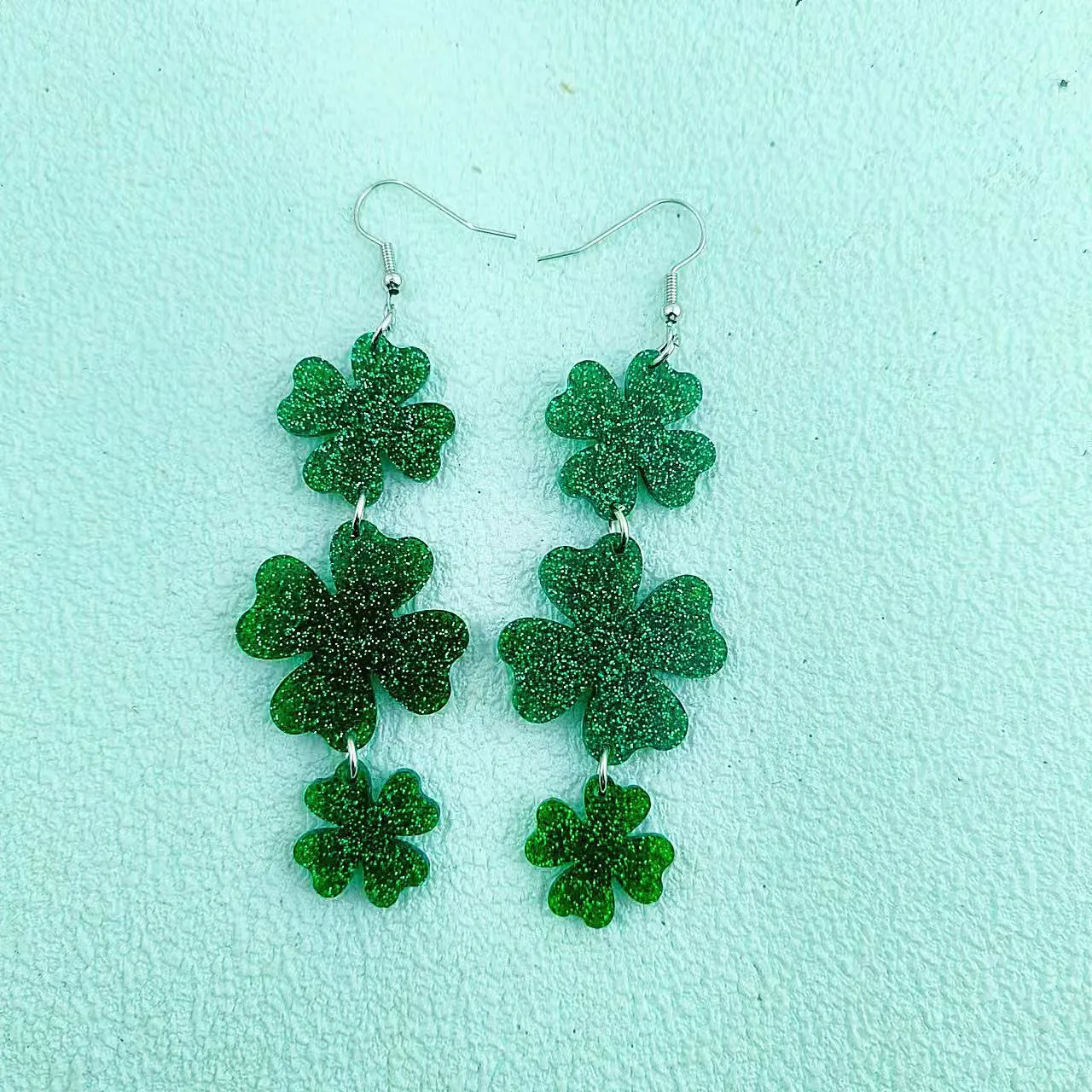 Wholesale St Patrick's Day earrings Carnival personalized all-match Green acrylic glitter four-leaf clover lucky grass earrings