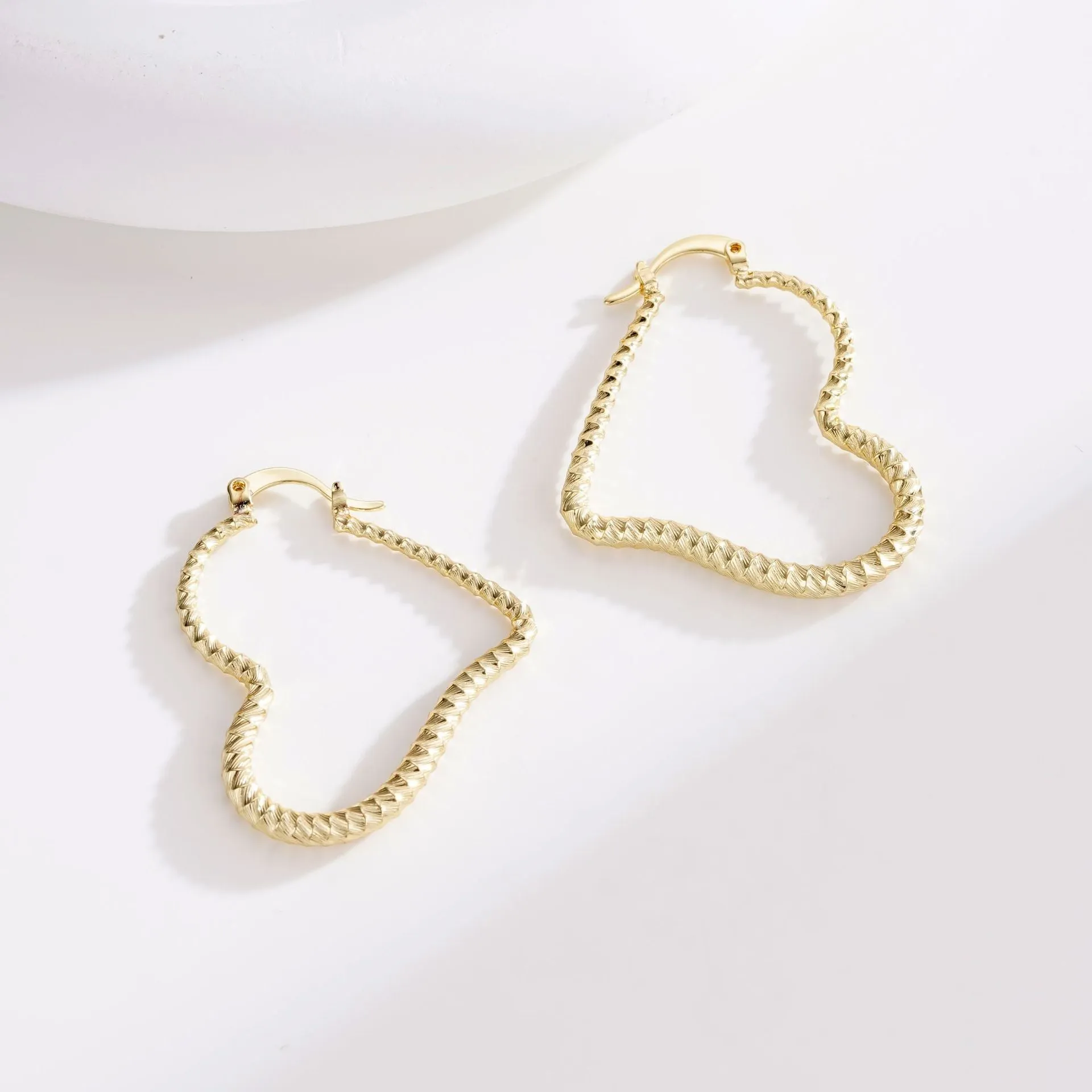 Wholesale Valentine's Day gift copper plated gold inlaid zircon love earrings heart-shaped earrings jewelry
