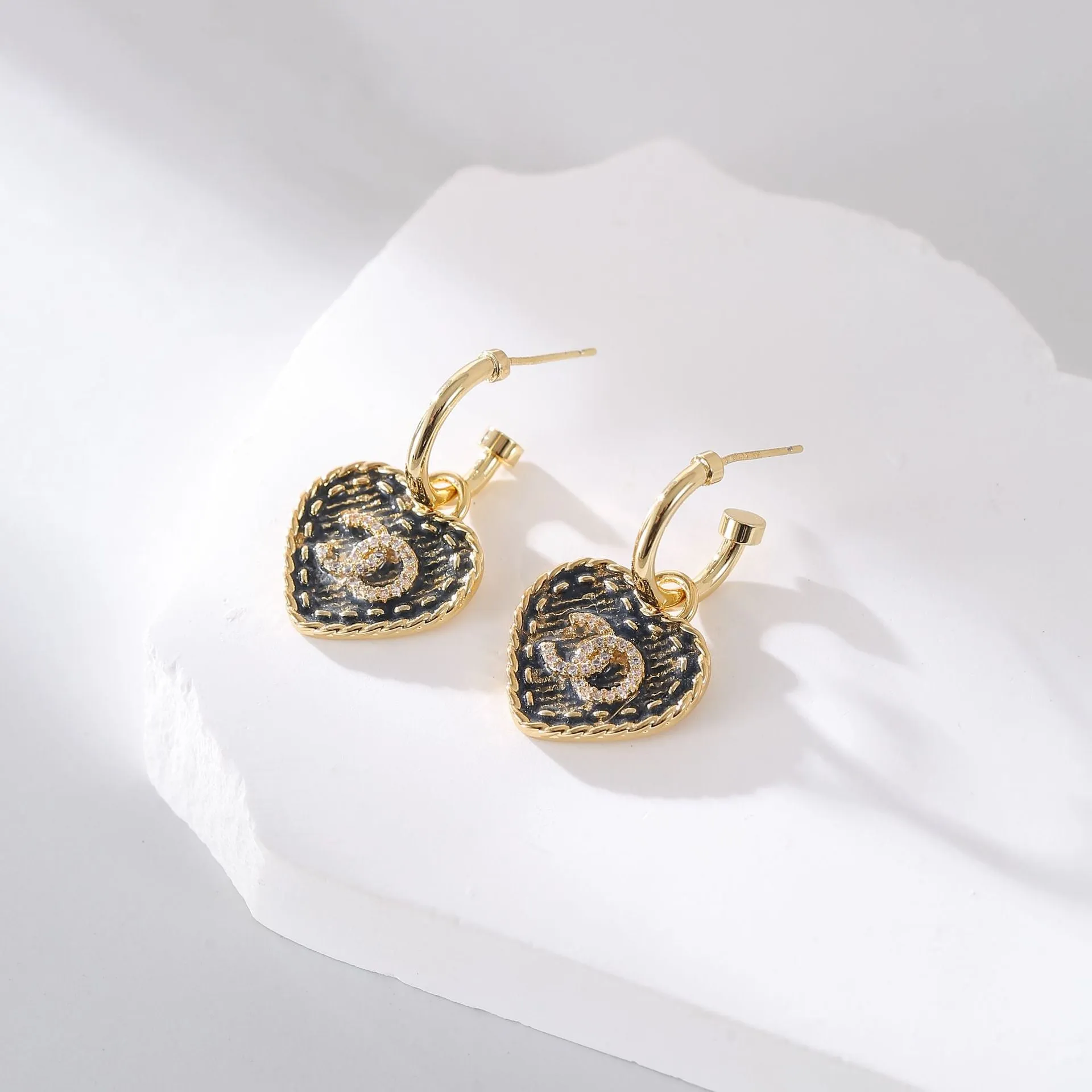 Wholesale Valentine's Day gift copper plated gold inlaid zircon love earrings heart-shaped earrings jewelry