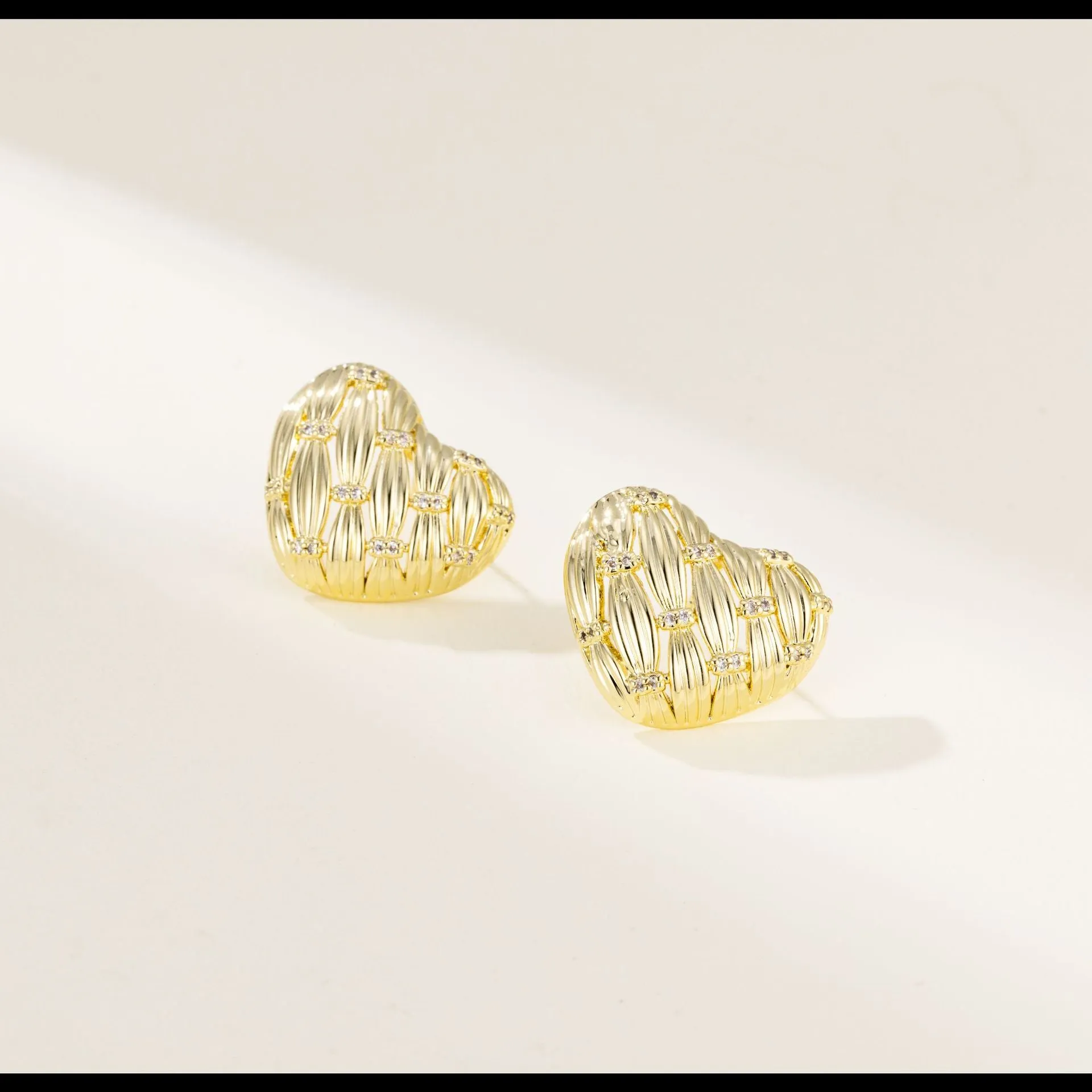 Wholesale Valentine's Day gift copper plated gold inlaid zircon love earrings heart-shaped earrings jewelry