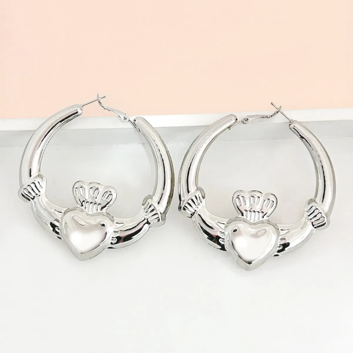 Wholesale Valentine's Day simple golden earrings love crown ring earrings holiday music festival earrings