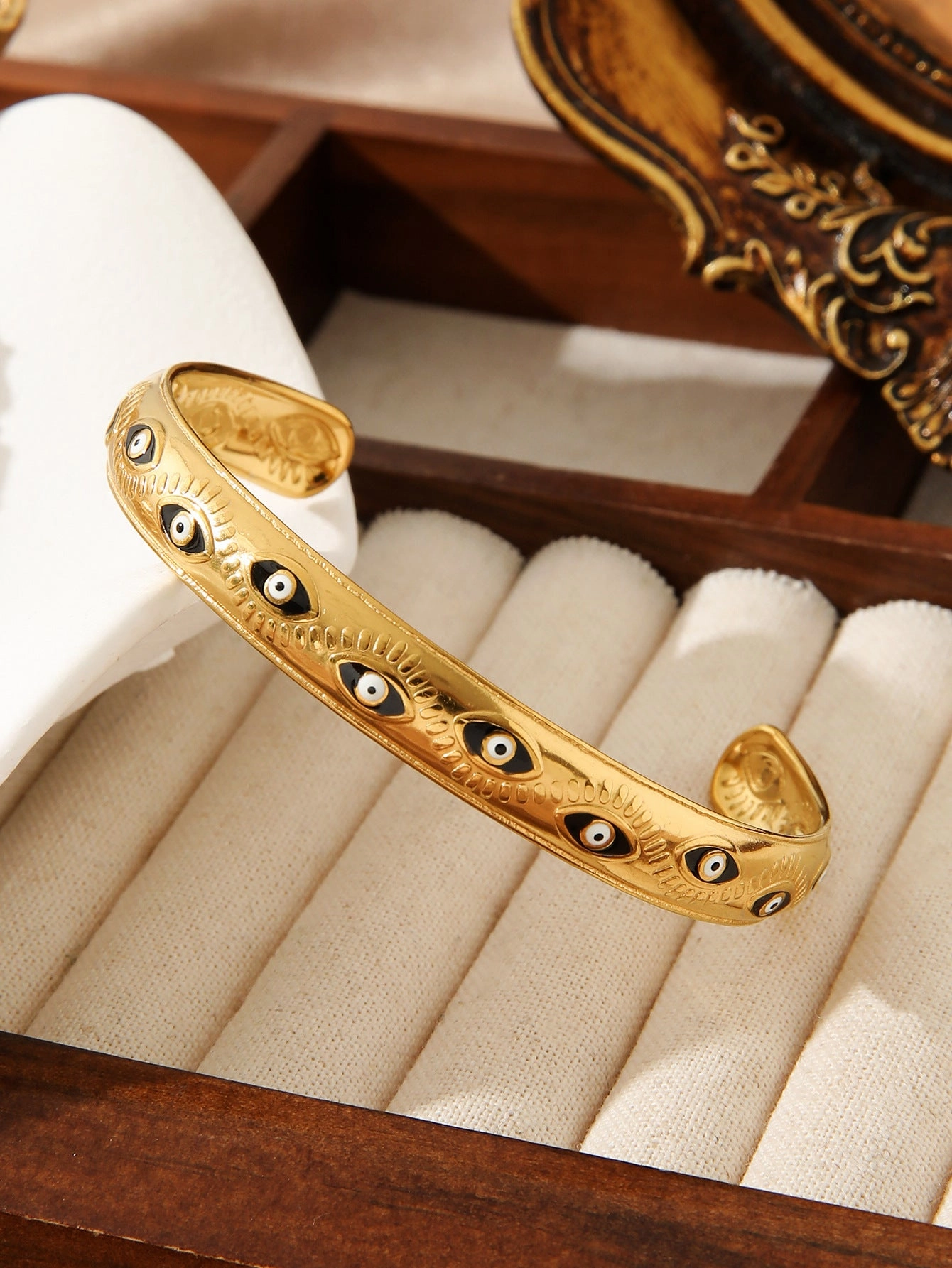 Wholesale 18K Gold Color Explosions Personality Fashion Retro Design Bracelet
