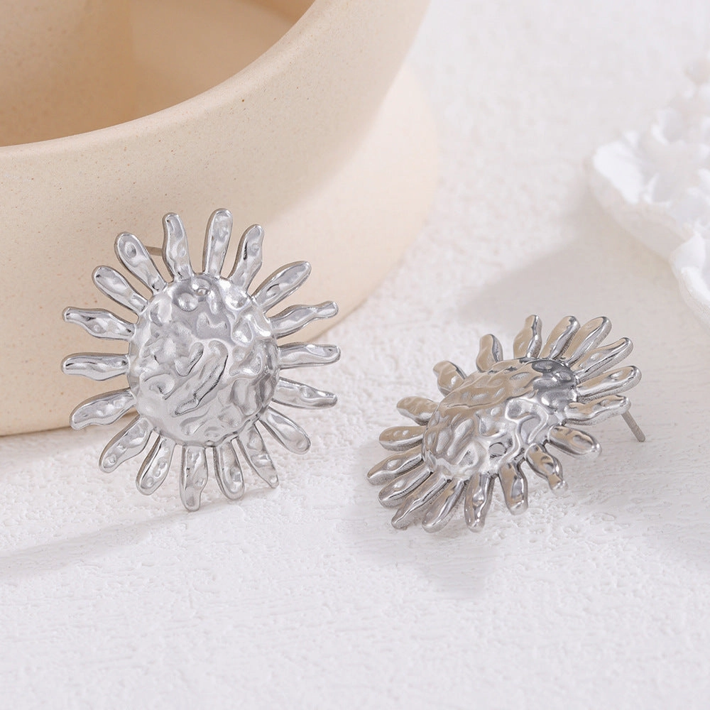 Wholesale 18k gold plated hammered sunflower stainless steel earrings