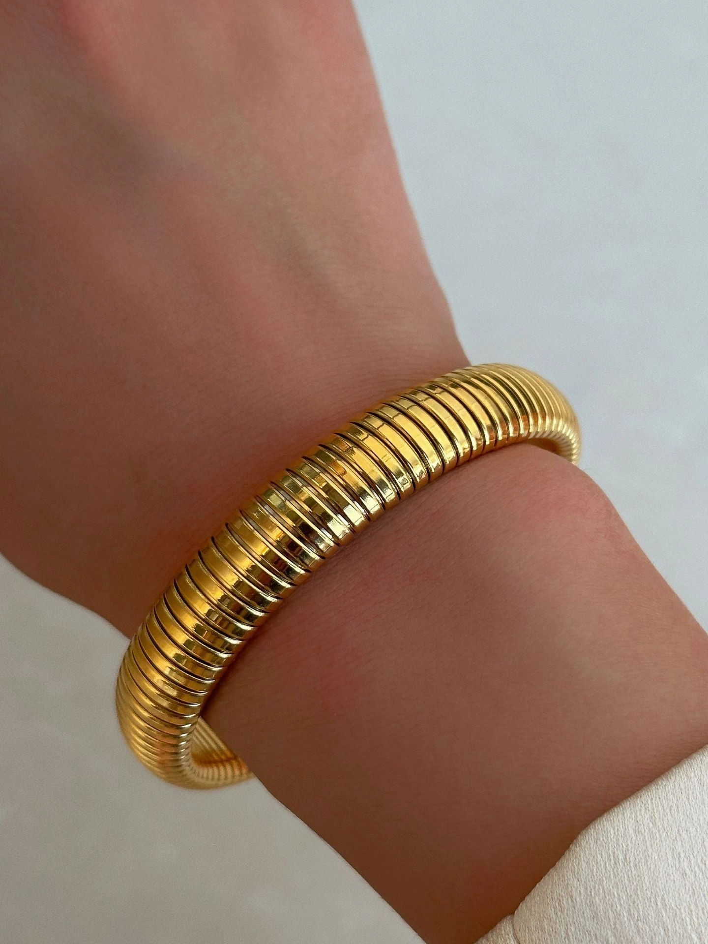 Wholesale 18k Real Gold Electroplated Titanium Steel Vintage Elastic Bracelet