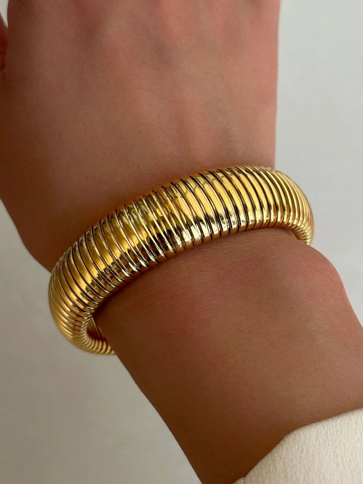 Wholesale 18k Real Gold Electroplated Titanium Steel Vintage Elastic Bracelet