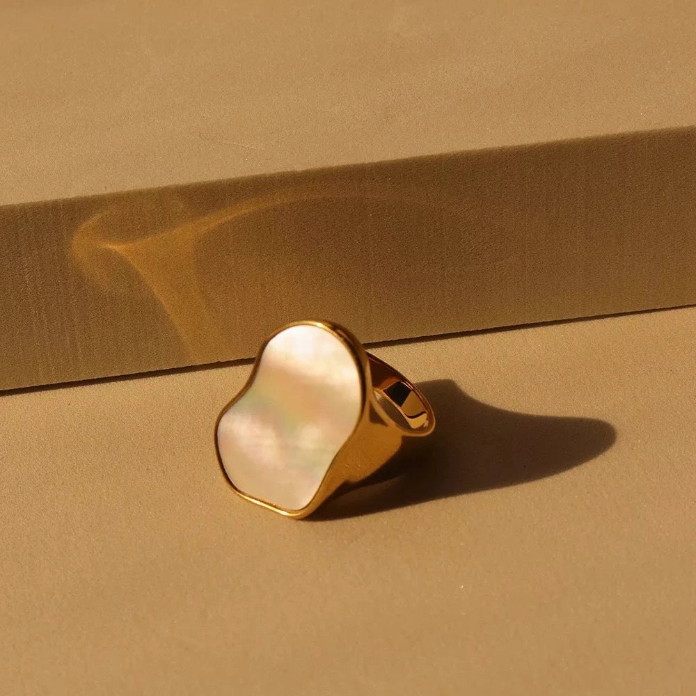 Wholesale 18k Real Gold Plating Freshwater Shell Titanium Steel Ring