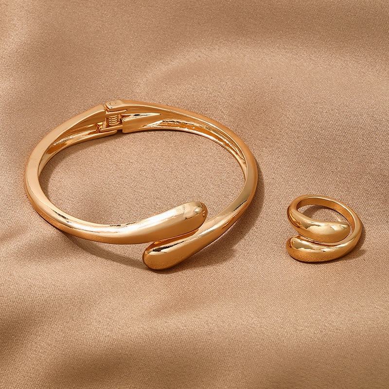 Wholesale 1 Set of Fashionable Simple Heavy Metal Temperament Geometric Ring Smooth Necklace Bracelet Ring Jewelry Set