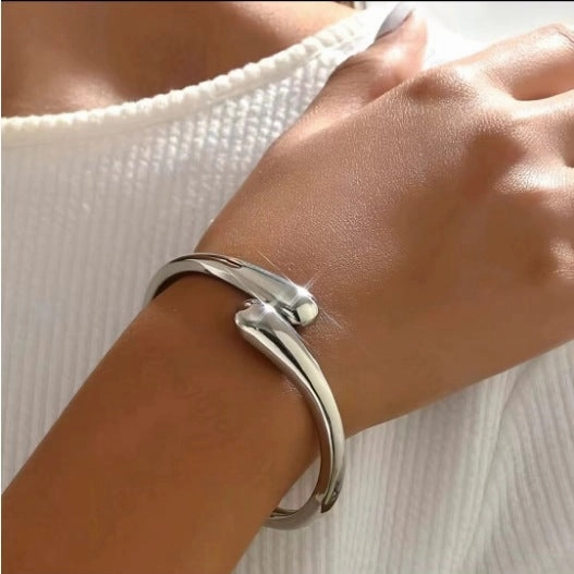 Wholesale 1 Set of Fashionable Simple Heavy Metal Temperament Geometric Ring Smooth Necklace Bracelet Ring Jewelry Set