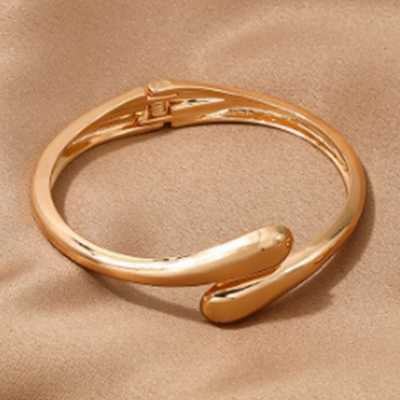 Wholesale 1 Set of Fashionable Simple Heavy Metal Temperament Geometric Ring Smooth Necklace Bracelet Ring Jewelry Set